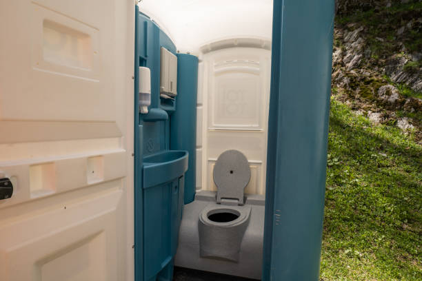 Best Porta potty delivery and setup  in Clio, MI